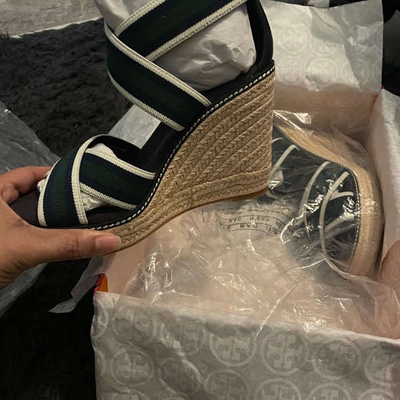 Heel Espadrille. - Picture 1 of 5